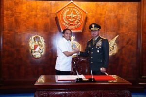 Panglima TNI Terima Kunjungan Menteri Kehutanan di Mabes TNI