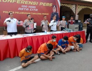 Ungkap Gerebekan Kampung Sabu, Polres Perak Rilis 6 Tersangka dan Sabu 1 Kilogram