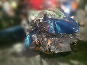 Brakk! Pengemudi Mobil Ford Fiesta Tewas Usai Tabrak Gerobak Sampah