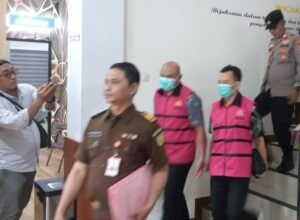 Rugikan Negara Rp 725 Juta, Dua Mantan Pejabat PD Pasar Surya Surabaya jadi Tersangka