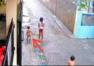Viral, Seorang Anak di Surabaya Terjebur di Gorong-gorong terbawa arus