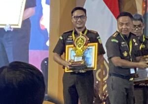 Luar Biasa, Kejari Surabaya Raih 8 Penghargaan di Rakerda Kejati Jawa Timur