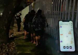 Viral Jagad Koin, Puluhan Pemuda di Surabaya Sentolopi Pagar Grand City