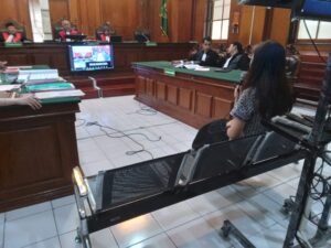 Kendarai Mobil Pajero Bodong, Fiffie Jadi Pesakitan di Pengadilan Negeri Surabaya