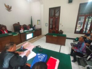 Dituding Cepu Polisi, Dimas Dikepruk Paving