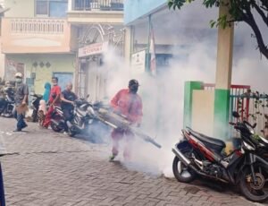8 Orang Terindikasi DBD, Semprot Fogging di RW 10 Takal Kenjeran Tidak Merata