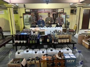 Polisi Gerebek Pabrik Miras Impor Palsu di Mojokerto Kota