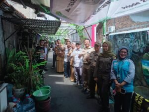 Warga Apresiasi Lurah Keagungan Terkait Urban Farm dan CCTV di Wilayah RT O3