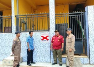 Tidak Ber-IMB, Rumah Kos di Tambak Wedi Jaya Disegel Satpol PP