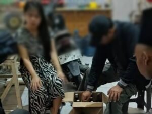 Bulan Ramadhan, Polisi Amankan Puluhan Botol Miras di Perumahan PPS Gresik