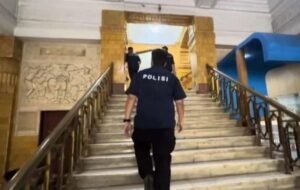 Tim Penyidik Korupsi Bareskrim Polri Geledah Kantor PTPN di Surabaya