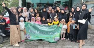 Berkah Ramadhan, Emak-emak Wali Murid PAUD PPT Mutiara Bunda Berbagi 250 Takjil