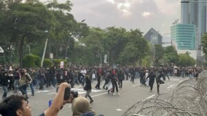 Aksi Mahasiswa Tolak UU TNI di Surabaya, Promeg 96: Demokrasi tidak boleh dibungkam