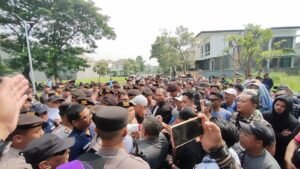 Eksekusi Rumah Stamford Place Citraland Ricuh, Penyewa Keluhkan Juru Sita PN Surabaya