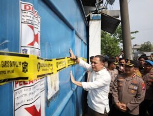 Tak Berizin TDG, Wali Kota Surabaya Segel Gudang Sentoso Seal Margomulyo
