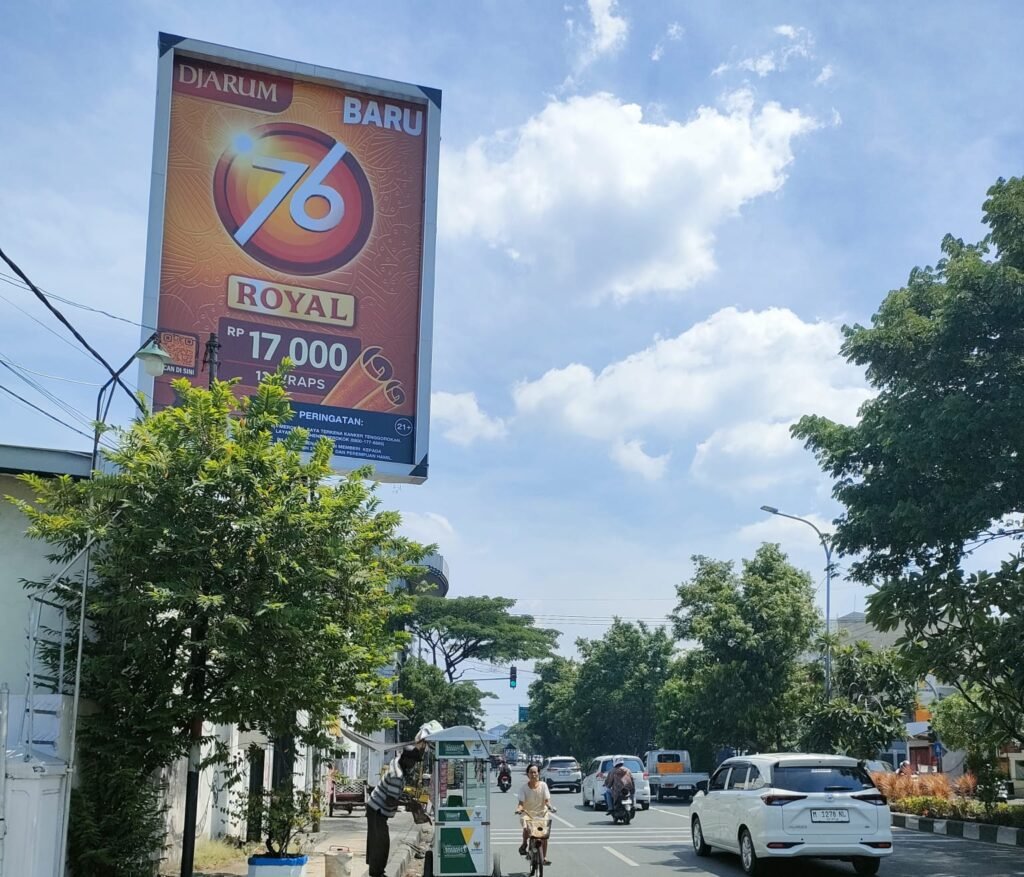 Menyoal Billboard Rokok di Trotoar, Camat Simokerto Janji Kordinasikan Dinas Terkait