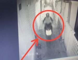 Terekam CCTV, Motor Trail di Kost Manyar Raib Dicuri Maling