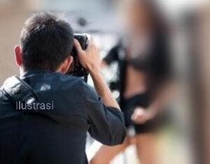 Fotografer Bugil di Surabaya Dituntut 14 Bulan Penjara
