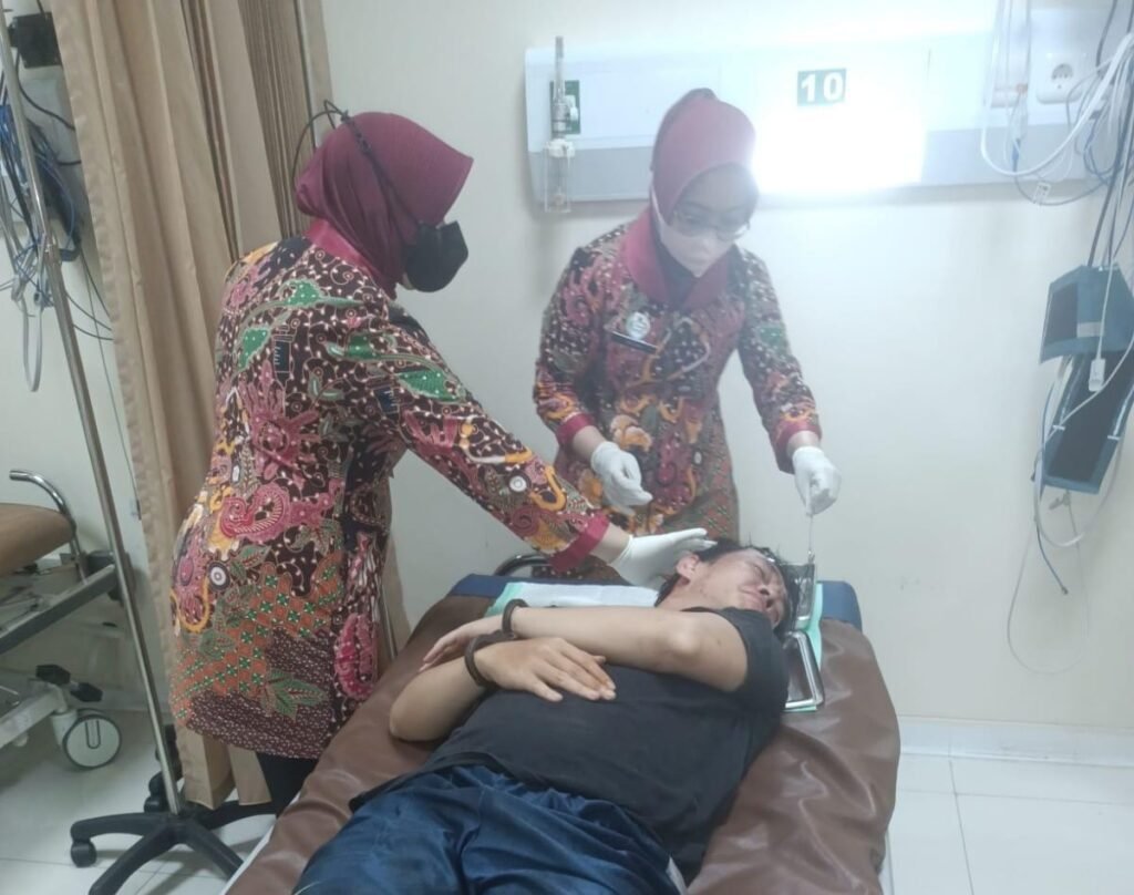 Gagal Todong Penjaga Warung Madura, Pria Turunan Tionghoa Dihajar Massa