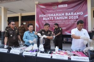 Kejari Karawang Musnahkan Barang Bukti Narkotika, Senpi dan Lainnya