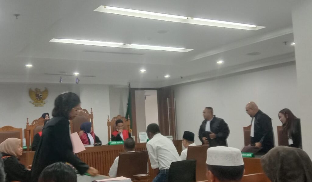 Tiga Pria Didakwa Rekayasa Surat Palsu KPK untuk Tipu Keluarga Mantan Bupati Rote Ndao