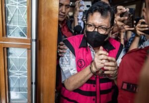 Terbukti Terima Suap dan Gratifikasi, Eks Pejabat MA Zarof Ricar Divonis 16 Tahun