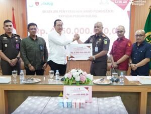 Kejari Jakarta Utara Serahkan Uang Pengganti Korupsi Rp4,15 Miliar ke Perum Bulog