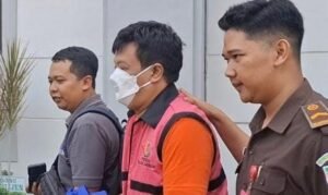 Kejari Lamongan Tahan Tersangka Korupsi Proyek Pengurukan Tanah Tahun 2017