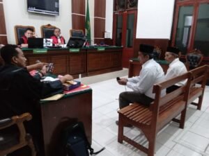 Curi Perhiasan Modus Jadi Petugas PDAM, 3 Pria di Surabaya Diadili