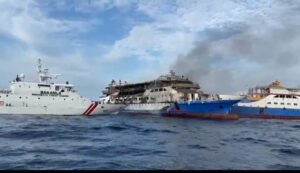 Bakamla Berhasil Evakuasi Korban Kebakaran KMP Barcelona 5 di Perairan Talise