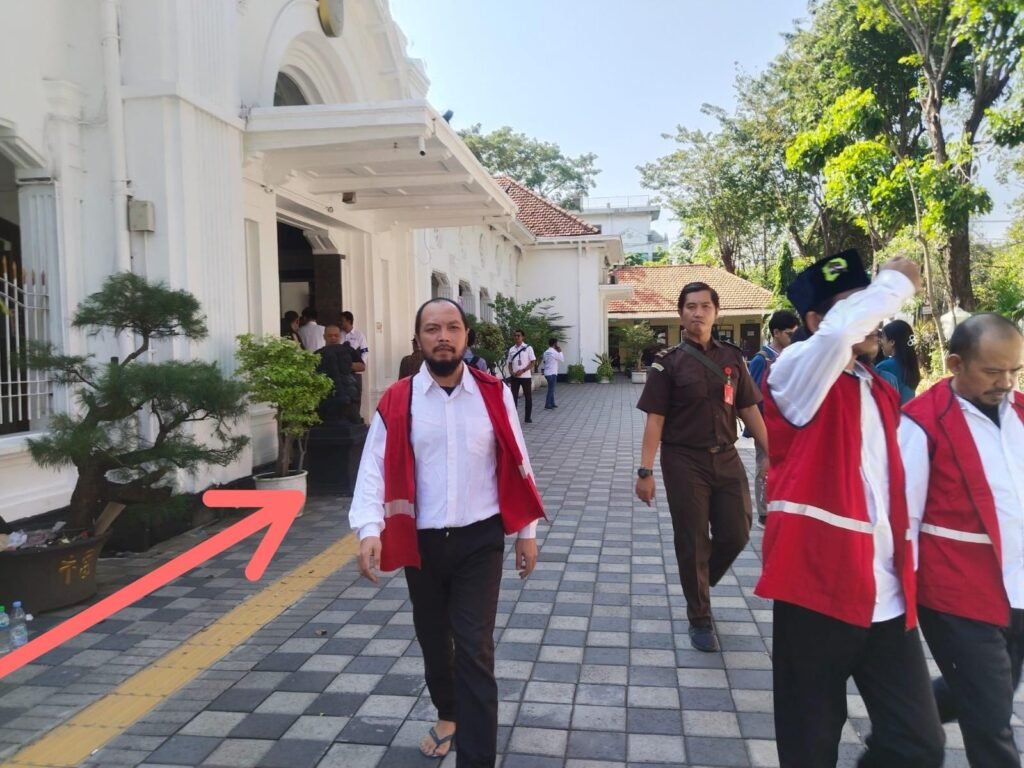 Usai Sidang, Terdakwa Residivis Narkoba Berjalan Santai Tanpa Diborgol Jaksa