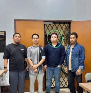 Tim SIRI Kejagung Tangkap Buronan Kasus Penipuan Remyzard Adi Putra