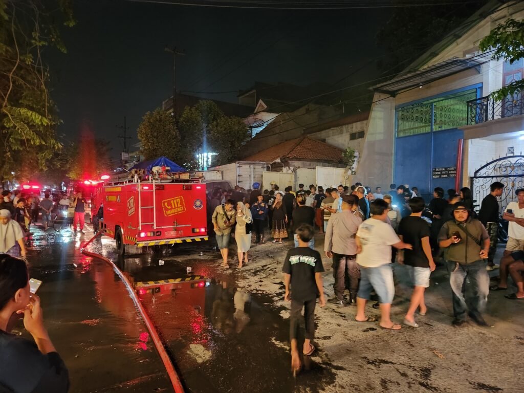 Gudang Palawija di Surabaya Kebakaran