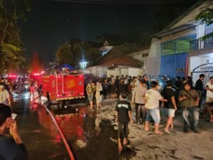 Gudang Palawija di Surabaya Kebakaran