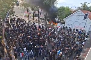 Pasca Tewasnya Seorang Ojol Terlindas Mobil Rantis Brimob di Jakarta, Aksi Demotrans di Surabaya Membara