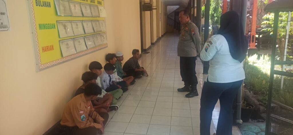 Polsek Simokerto Amankan Tawuran Antar Remaja di Sidodadi Surabaya