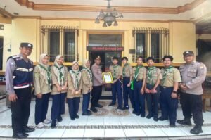 Mengenal Institusi Lebih Dekat, Pelajar SMK Muhammadiyah 1 Surabaya Kunjungi Polsek Simokerto