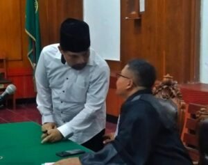Jual Pupuk Ilegal, Fadholi Oknum Polri Jadi Pesakitan di PN Surabaya