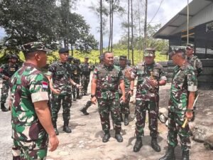 Kunjungi Pos Satgas Pamtas Obvitnas, Dandim Dampingi Pangdam Cenderawasih