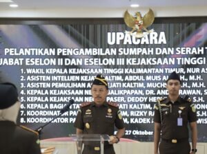 Assoc. Prof Supardi Lantik Abdul Muis bersama 7 Pejabat Lainnya di Lingkungan Kejati Kaltim