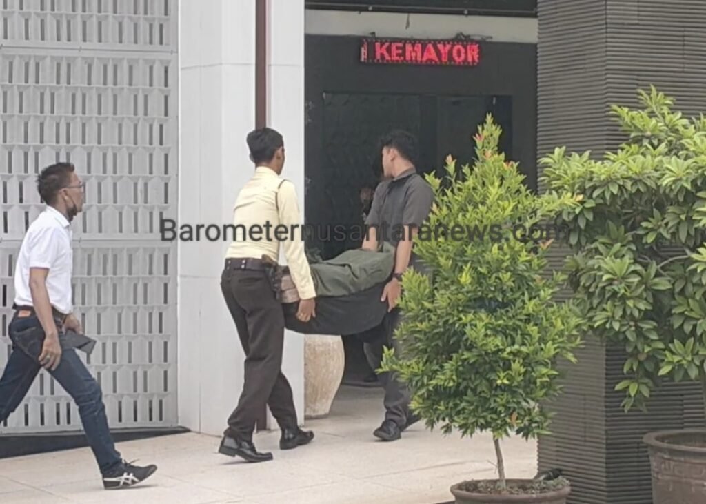 Kejari Tanjung Perak Terima Barang Bukti Uang Perkara PT Pelindo Regional 3 Surabaya