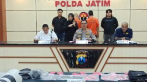 Polda Jatim Tangkap 2 Orang Komplotan Pencuri di Minimarket