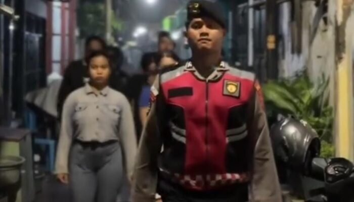 Polrestabes Surabaya Gerebek Praktik Prostitusi di Gang Dolly, 4 Orang Diamankan