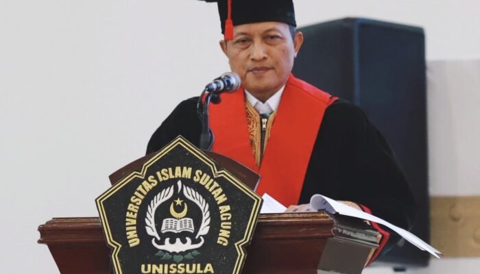 Jamwas Rudi Margono Dikukuhkan jadi Guru Besar Kehormatan Ilmu Hukum Pidana UNISSULA