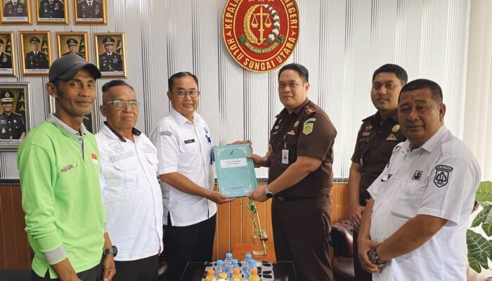 Di Apresiasi, Kejari HSU Berhasil Bantu Bumdes Bersama Kayuh Baimbai Dapat Izin Edar Obat Tradisional dari BPOM RI