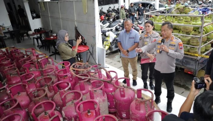Polisi Amankan Pelaku Pengoplosan Gas LPG di Surabaya