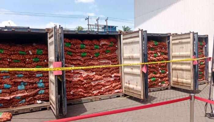 Polda Jatim Bongkar Bawang Bombay Ilegal dari Kalimantan Tengah