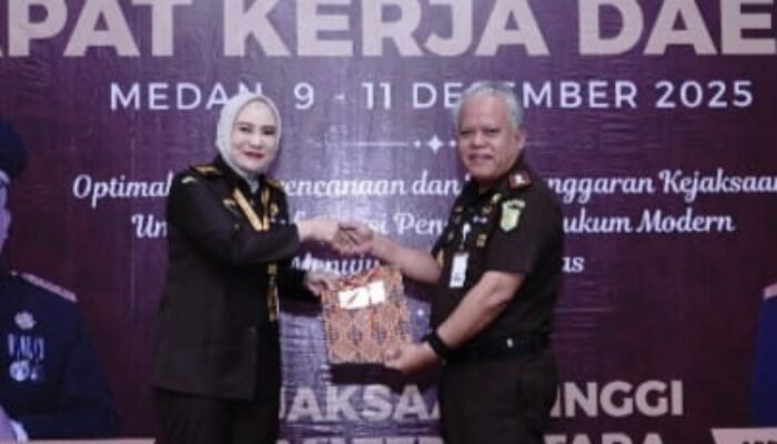 Rakerda Kejati Sumut 2025, Harli Siregar Berikan Apresiasi kepada Satker Berprestasi