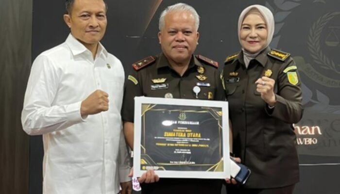 Kejati Sumut Raih Penghargaan Ber-AKHLAK 2025, Harli Siregar: Jadi Motivasi Untuk Terus Berbenah dan Bekerja Secara Profesional