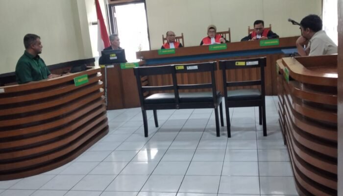 Mantan Bupati Cirebon Sunjaya Gugat Bupati Aktif Imron Rosyadi Rp35 Miliar